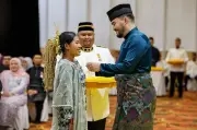 Tengku Amir Shah kurnia pingat Selangor kepada 151 penerima sempena Hari Keputeraan Sultan