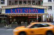 Tirai 'The Late Show' Stephen Colbert jatuh selepas konflik dengan Trump dan CBS