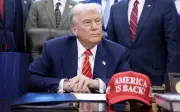 Trump dituduh rasuah 'terang-terangan' selepas penyelesaian kewangan dan dagangan saham