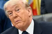 Trump henti sementara misi kawal Selat Hormuz demi rundingan dengan Iran