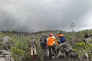 Tujuh Pendaki Singapura Dipindahkan, Dua Rakan Masih Hilang