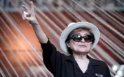 Yoko Ono tuntut bir 'John Lemon' dihentikan, penjualan melonjak