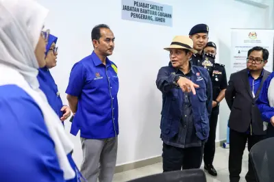 Azalina gesa pengundi Johor nilai calon berdasarkan perkhidmatan dan komitmen
