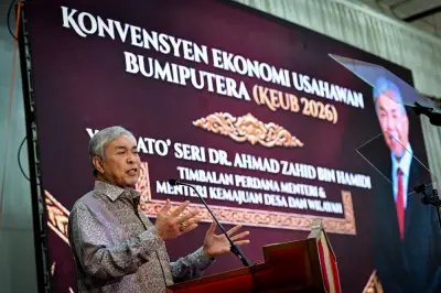 Bumiputera mesti naik rantaian nilai jadi peneraju industri - Zahid