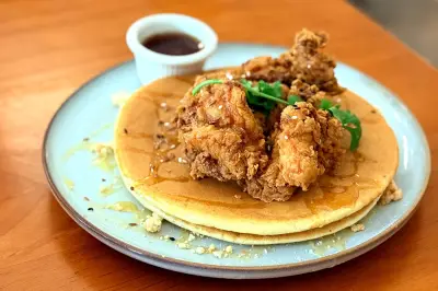 Dari Sourdough hingga Burger Blueberi: Ayam Goreng Menguasai Brunch di House of Wheat