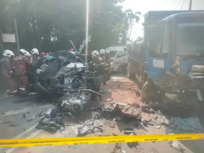 Enam sekeluarga maut, kanak-kanak bertarung nyawa dalam nahas lori dengan Proton X50