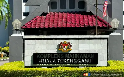 Guru mengaku tidak bersalah amang seksual pelajar lelaki 13 tahun
