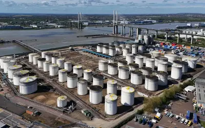 Harga minyak global susut 4%, Brent bawah USD88