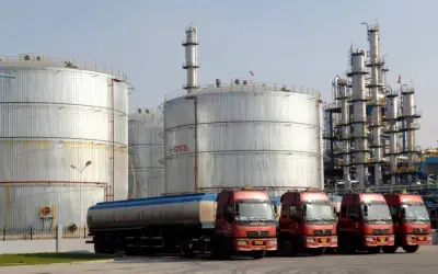 Harga minyak melonjak selepas Iran tangguh rundingan damai