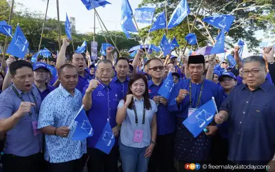 Hari Penamaan Calon Puteri Wangsa: Ratusan Penyokong Meriahkan SMK Bandar Dato Onn
