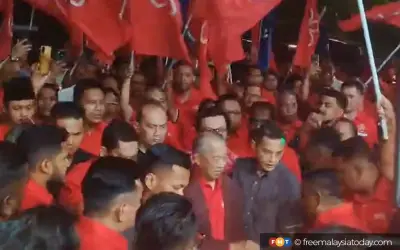 Lebih 200 penyokong berhimpun sokong Muhyiddin sebelum mesyuarat utama Bersatu