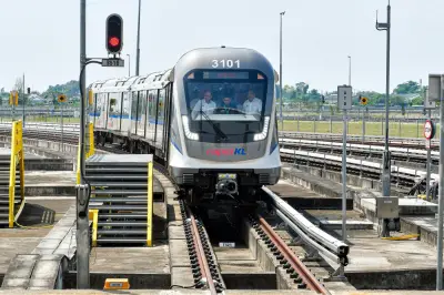 Menunggu LRT3 bawah 8 minit hanya permulaan: Menteri janji masa lebih singkat jika permintaan naik
