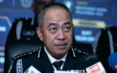 Pelajar lelaki 13 tahun kritikal jatuh dari bangunan sekolah di Ipoh