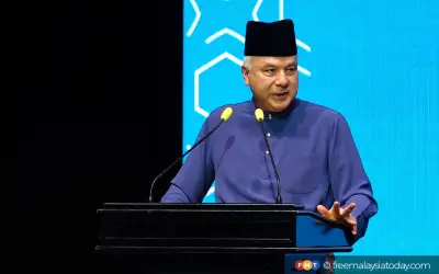 Pemimpin agama perlu lawan penyelewengan maklumat AI - Sultan Nazrin