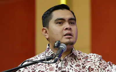 Pemimpin Umno Balas Kritikan Puad, Tegaskan Kesetiaan Parti