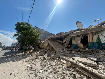 Penyelamat dunia lawan hujan dan gempa susulan di Mindanao, korban gempa turun ke 46