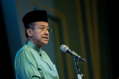 PN rombak kepimpinan: Radzi, Azmin dipecat, Sanusi ganti