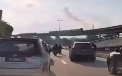 Polis buru pemandu Proton X70 langgar BMW selepas memotong secara berbahaya di LDP