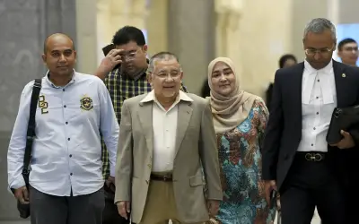 Rayuan akhir Isa Samad ditolak, hanya pengampunan Yang di-Pertuan Agong tinggal