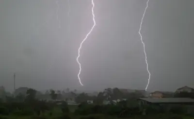 Ribut Petir dan Hujan Lebat Melanda Kebanyakan Kawasan Malaysia