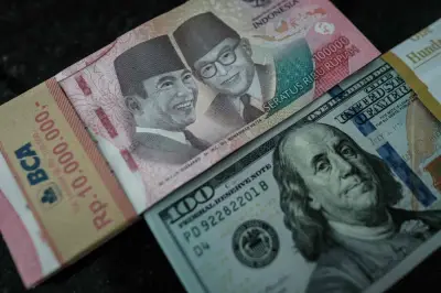 Rupiah Indonesia jatuh ke paras rendah rekod melebihi 18,000 per dolar AS