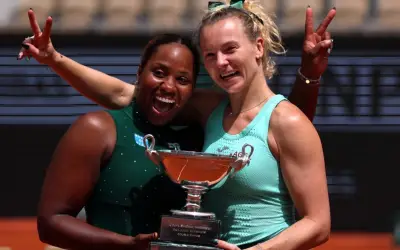 Siniakova dan Townsend Juara Beregu Wanita Terbuka Perancis
