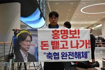 Sorakan untuk anak, cemuhan untuk Hong semasa Korea Selatan pulang dari pahit Piala Dunia