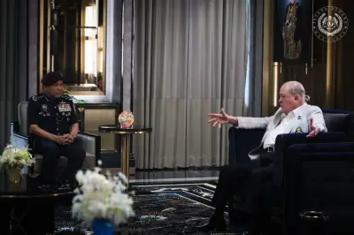 Sultan Ibrahim terima taklimat keselamatan daripada IGP