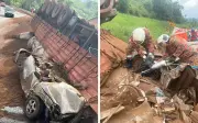 4 sekeluarga termasuk bayi maut kereta dihempap treler di LPT1