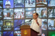 Anwar arahkan tindakan tegas terhadap penyalahgunaan visa dan perniagaan haram asing