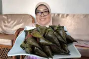 Aroma unik ketupat daun buluh Kg Wang Perah kekal laris