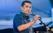 Azmin dilihat sebagai jambatan Bersatu-PH jika Muhyiddin berundur
