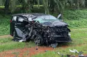 Doktor dan anak dua tahun maut dalam nahas tiga kenderaan di Pekan