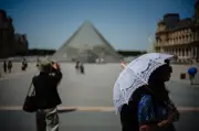 Gelombang Haba Paris: Pelancong Ubah Rancangan, Tapak Popular Tutup Awal