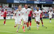 Gordon bersinar dalam kemenangan pemanasan England diatasi ribut