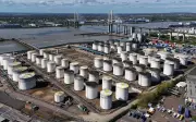 Harga minyak global susut 4%, Brent bawah USD88