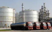Harga minyak melonjak selepas Iran tangguh rundingan damai