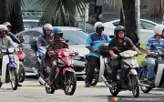 Insentif saja tak cukup untuk tingkat keselamatan jalan raya, kata pakar