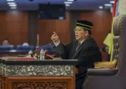 Johari sahkan Hamzah sebagai Ketua Pembangkang, Muhyiddin tukar tempat duduk