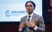 Jurang antara negeri kaya dan miskin semakin melebar, kata ahli ekonomi Bank Dunia