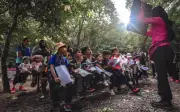 Kanak-kanak habiskan hujung minggu di hutan, belajar alam