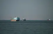 Kapal terus guna laluan Oman di Selat Hormuz walaupun amaran Iran