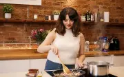 Kek Lapis dan Roti Jala: Barang Mesti Bawa Chef Scotland-Malaysia