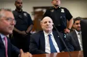 Kes rogol Harvey Weinstein digugurkan, elak perbicaraan keempat