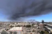 Los Angeles diisytiharkan darurat kebakaran gudang, asap hitam menyesakkan
