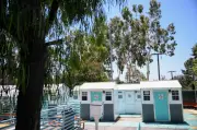 Los Angeles kurangkan gelandangan dengan rumah kecil, krisis masih berterusan