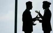 Melawan Ego Generasi: Punca Sebenar Konflik Antara Tua dan Muda