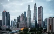 Pedagang kekal yakin bon Malaysia meskipun amaran defisit