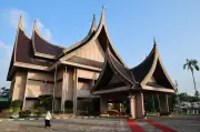 Pejabat Setiausaha Kerajaan Negeri: Hanya Tuanku Muhriz boleh lantik atau pecat setiausaha DKU