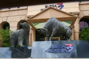 Pengambilan Untung Tekan Bursa Malaysia: KLCI Susut, Pasaran Berhati-hati